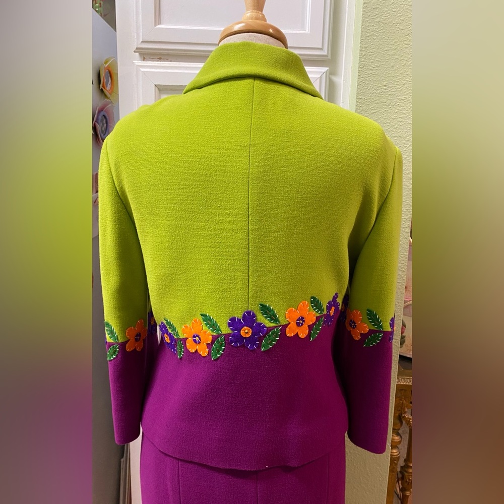 MOSCHINO Cheap and Chic Chartreuse Violet Wool Crepe 2pc Suit Flowers 10 New - Picture 6 of 9